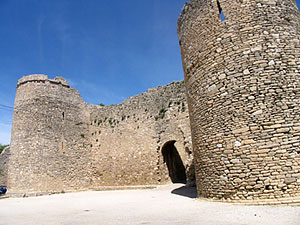 tour château venasque luberon